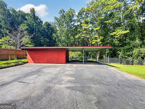 2nd image of 4435 Hillpine Rd