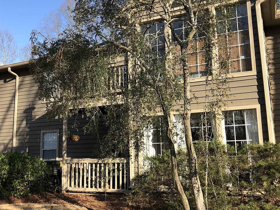 1st image of 406 Country Park Dr SE #406