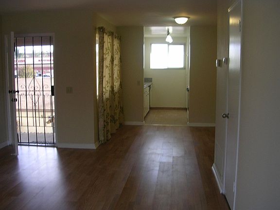 4th image of 22927 Vanowen St