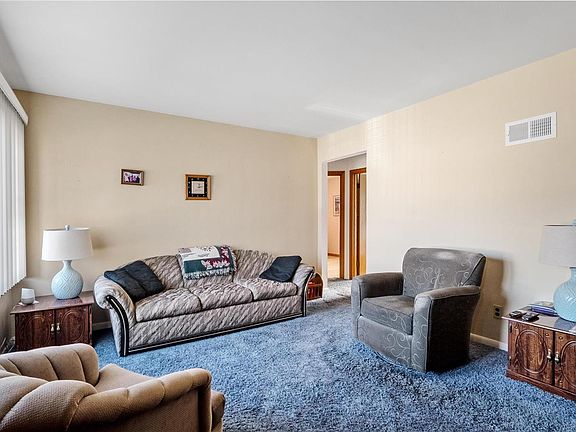 3rd image of 9436 Theodosia Ave
