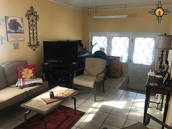 3rd image of 801 Elma Dr
