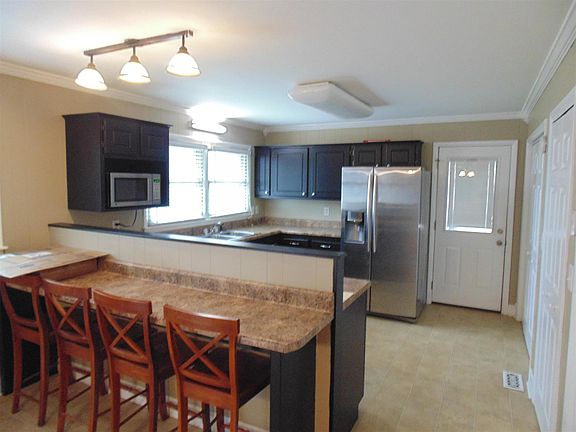 5th image of 209 Hilltop Dr