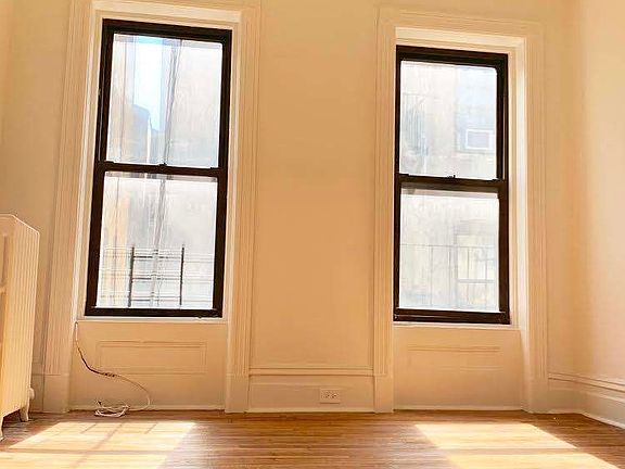 3rd image of 168 W 107th St APT 5C