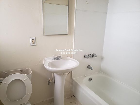 3rd image of 636 S Cochran Ave APT 104