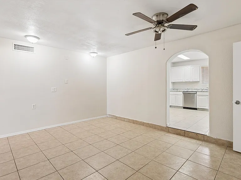 735 E South Mountain Ave — Photo 12