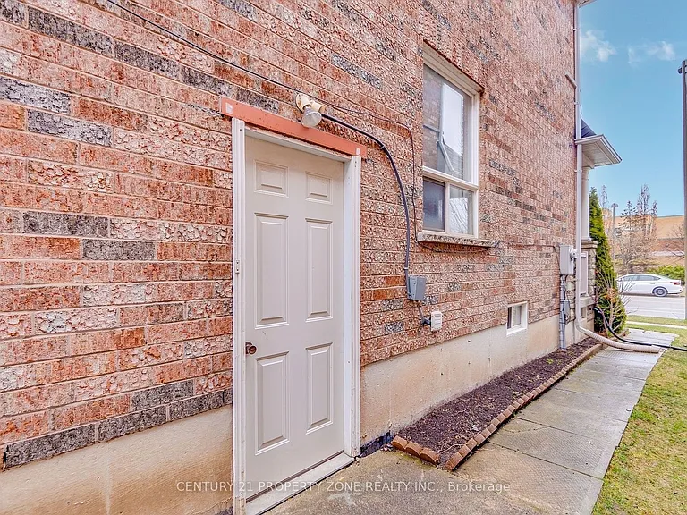 1123 Woodward Ave — Photo 2