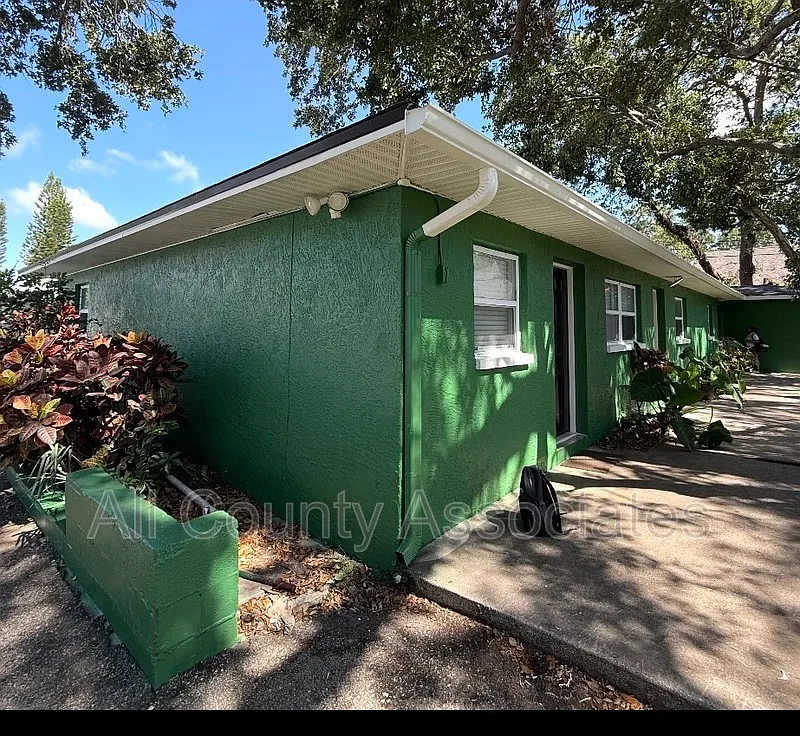 3 bed, 2.0 bath, $1,995 — Photo 1