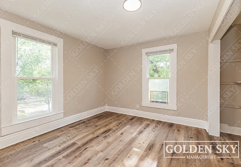 216 N Pershing Dr — Photo 3