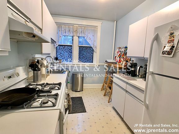 4th image of 60 Jamaicaway APT 3