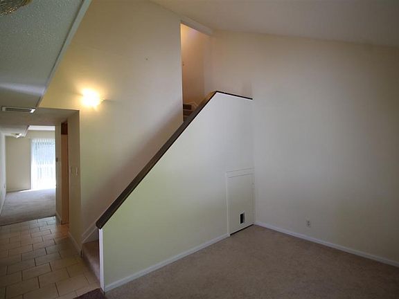 5th image of 18188 Stoneridge St APT D