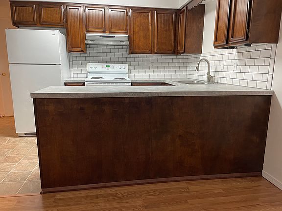 2nd image of 1824 Poplar St #2804