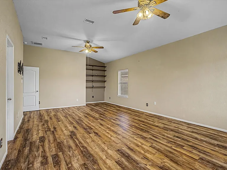 630 W Newport Bnd — Photo 18