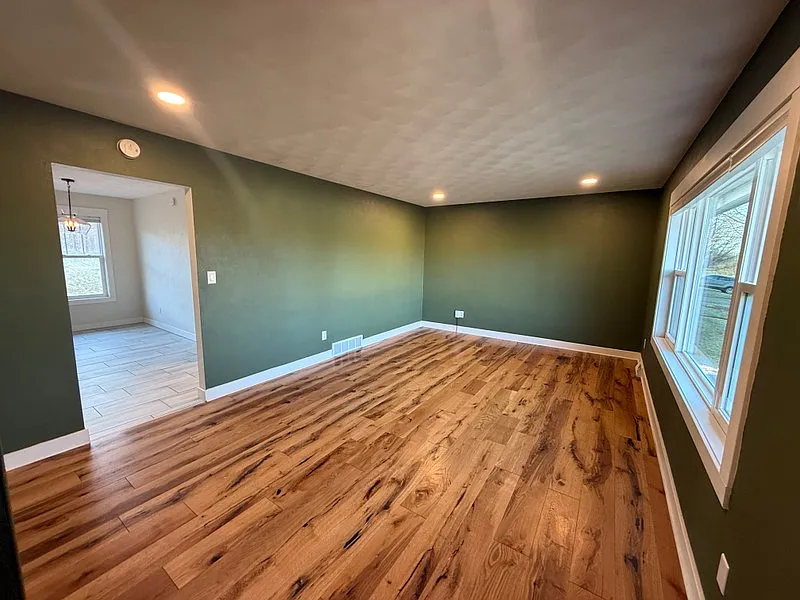 1694 Earl Drive — Photo 4