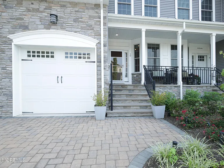 10 Gonzalez Dr — Photo 2