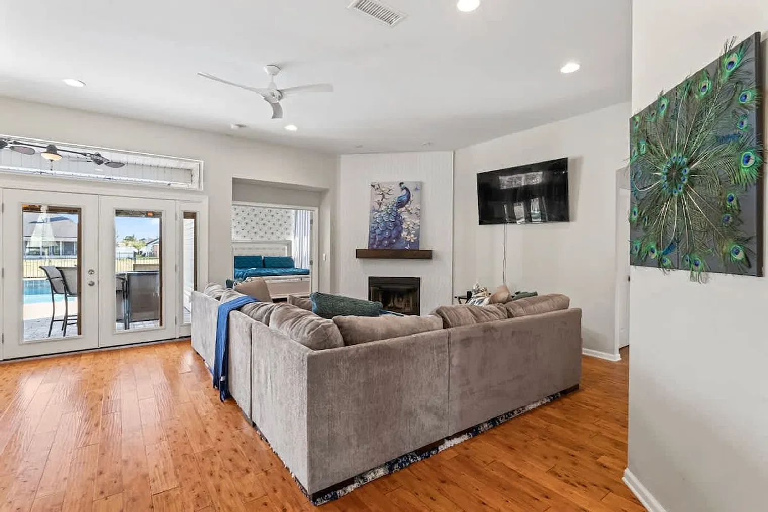 3 bed, 2.0 bath, 2012 sqft, $5,445 — Photo 3