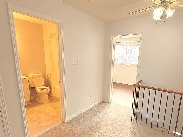 607 Gibney Cres — Photo 12