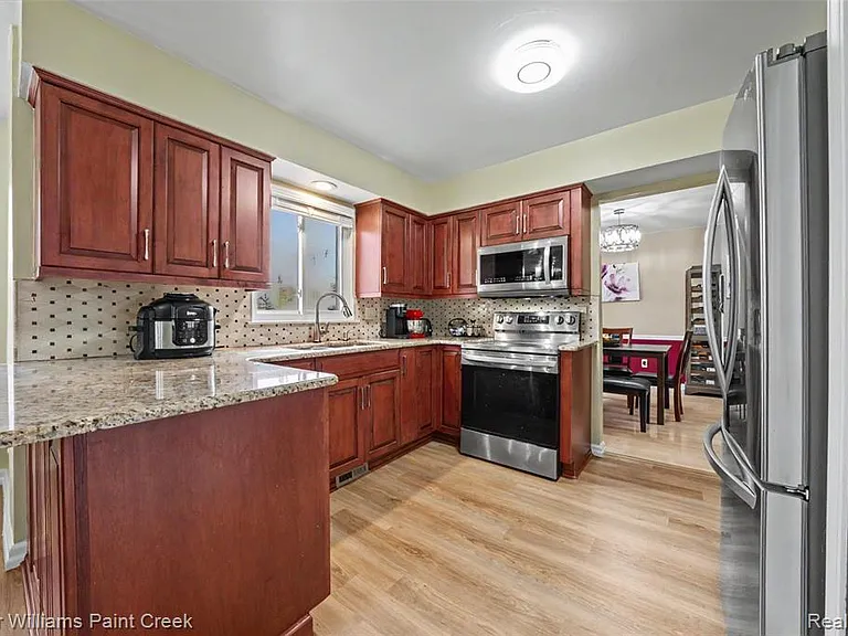 709 Denham Ln — Photo 8