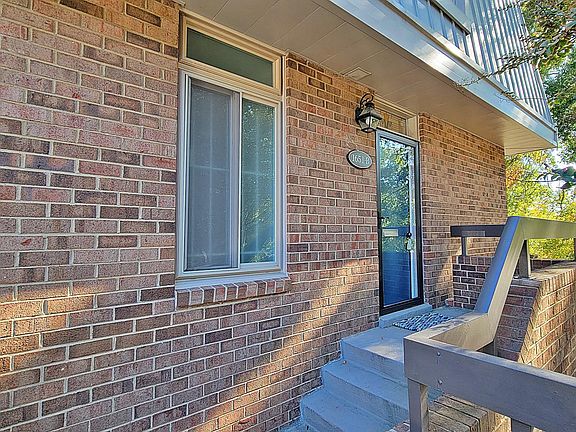 2nd image of 1651B S Hayes St #2