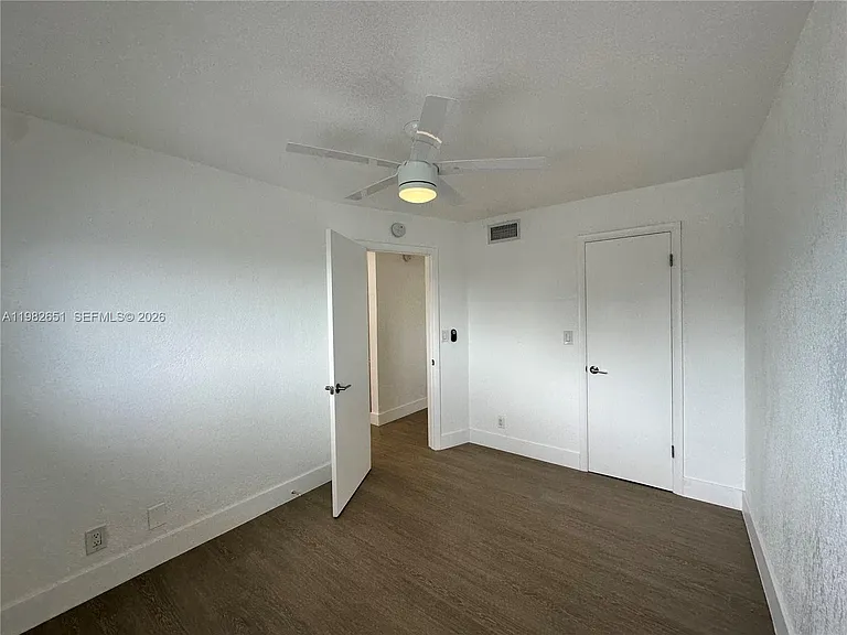 913 NE 17th St #8 — Photo 25