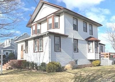 2nd image of 554 Bayview Ave