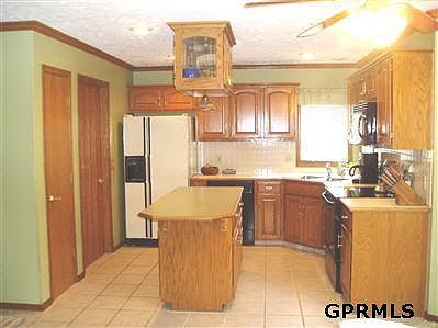 3rd image of 808 S Oakland Ln