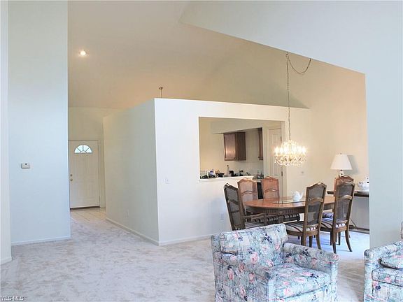 2nd image of 596 Daleview Dr