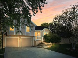 718 Meadow Ln, Raymore, MO 64083