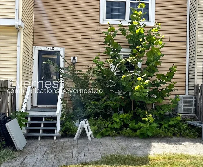 1268 Michigan Ave — Photo 44