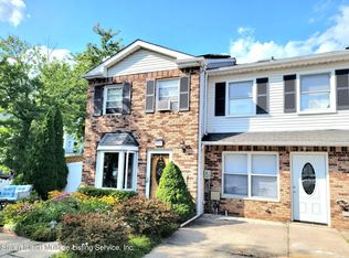 117 Blythe Pl, Staten Island, NY 10306
