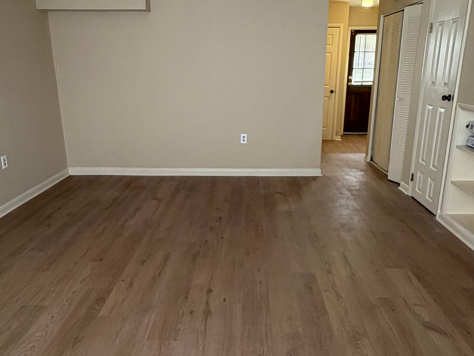 1st image of 14 Dogwood Ct #B