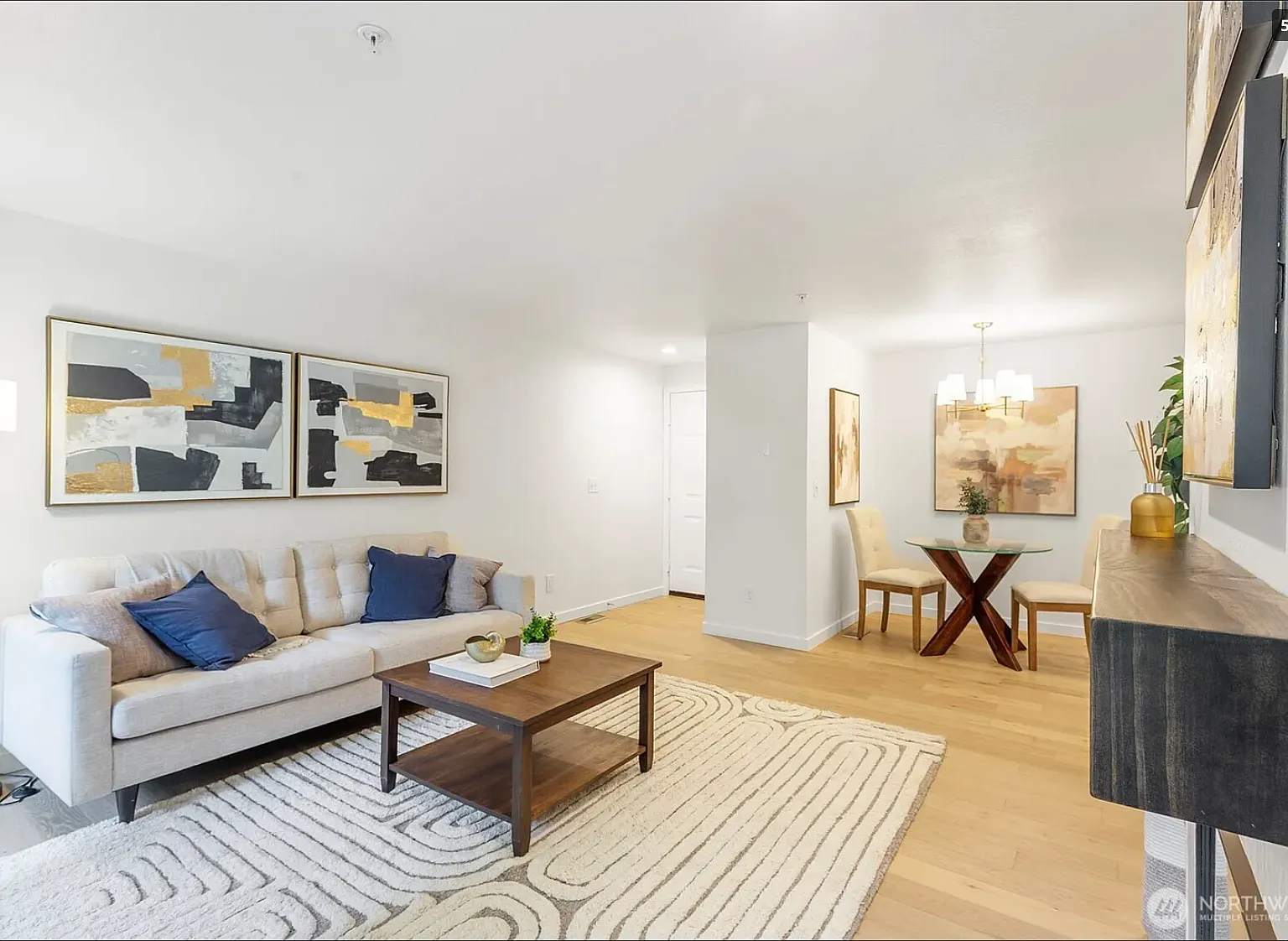 2 bed, 905 sqft, $2,350 — Photo 3