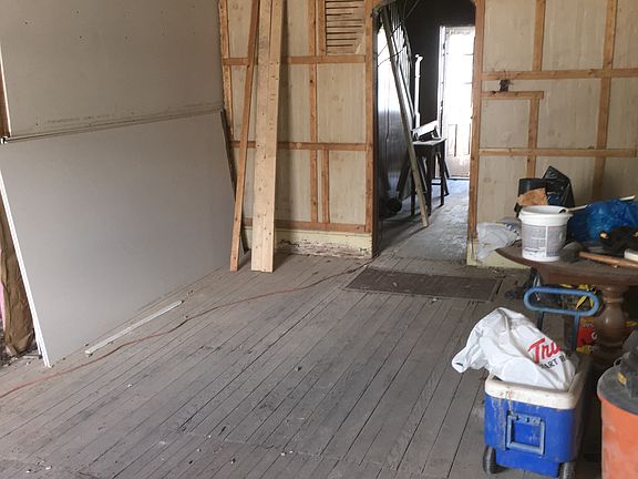 3rd image of 220 S Poplar St