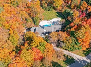 75 Stonewood Dr, Moreland Hills, OH