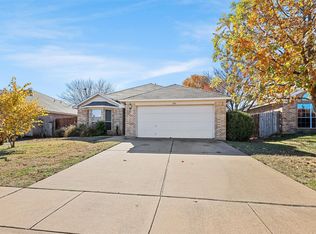 1241 Meadow Gln, Crowley, TX 76036