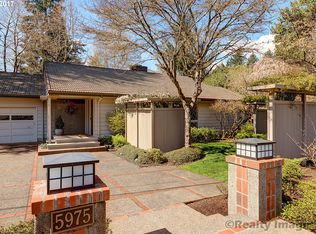 5975 SW Arrow Wood Ln, Portland, OR 97225