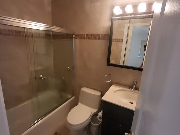 5th image of 1513 Outlook Ave #3