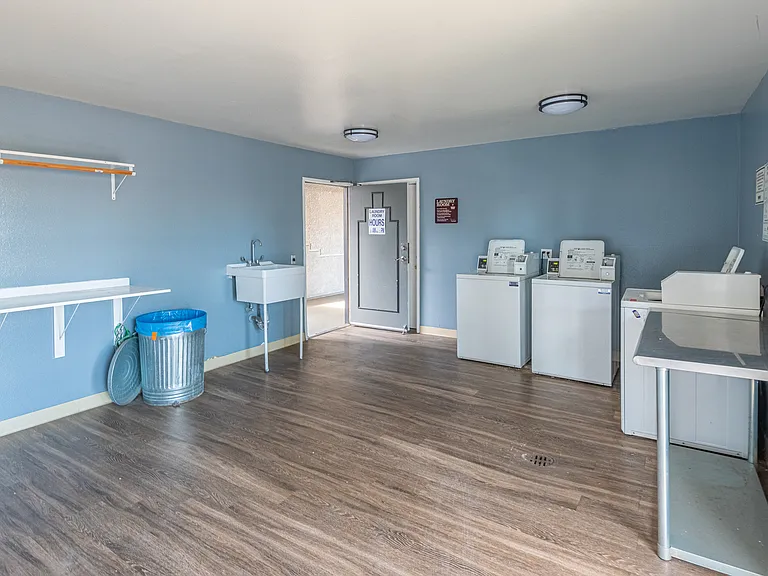 BAIRD APARTMENTS — Photo 7