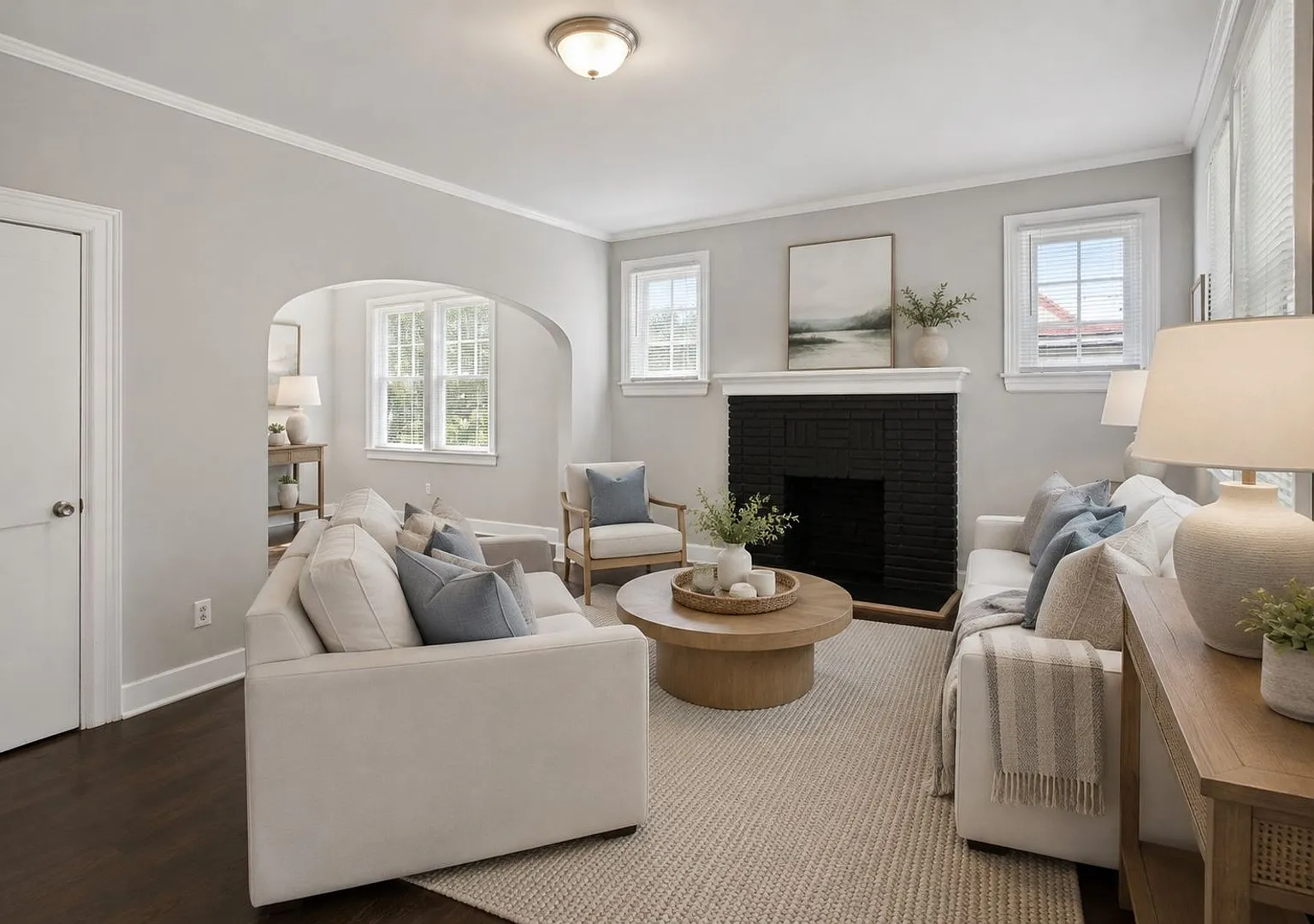 Large Unfurnished 2BR/1BA Downtown Home Walking Distance to Forsyth Park and Daffin Park — Photo 2