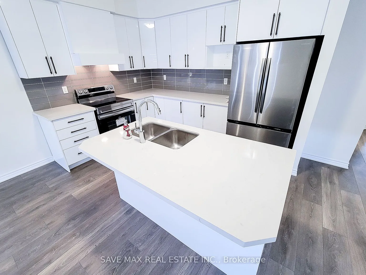 4 bed, $2,900 — Photo 4