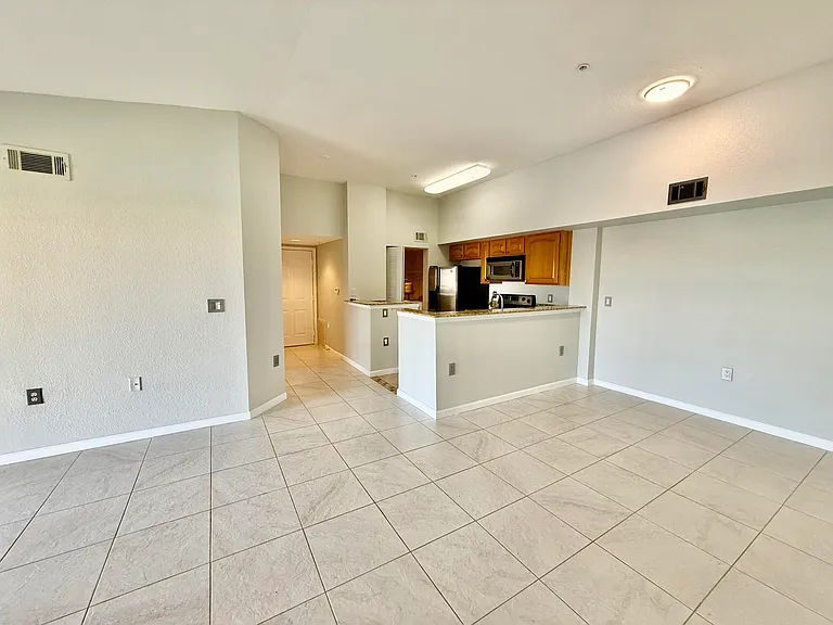 271 SW Palm Dr #304 — Photo 18