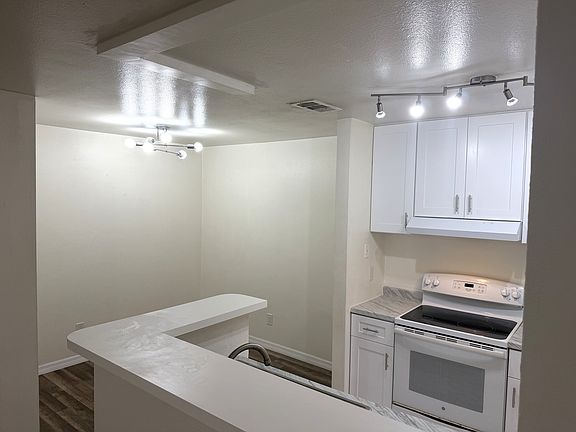 3rd image of 1400 Gandy Blvd N Building 4
