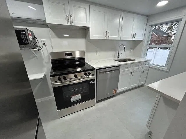 3 bed, 2.0 bath, $4,250 — Photo 2