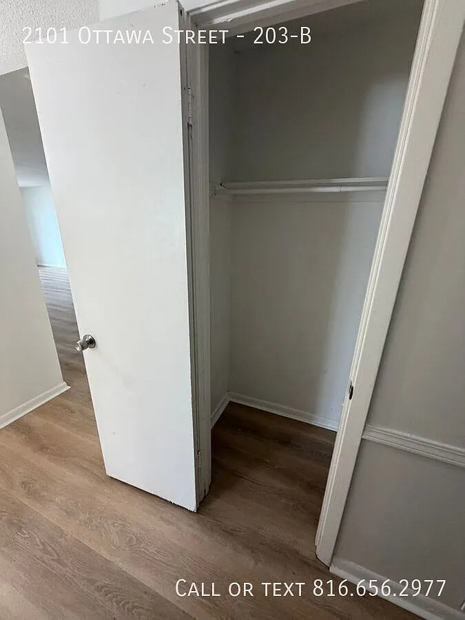 Spacious 3 Bed, 2 Bath Apartment in Leavenworth, KS - Security Deposit Half Off! — Photo 4