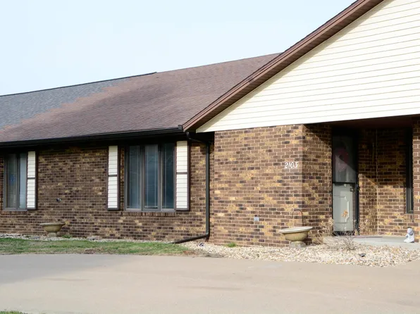 2103 Maple Ave, Macomb, IL 61455