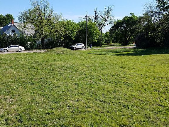 2nd image of 808 E Maddox Ave