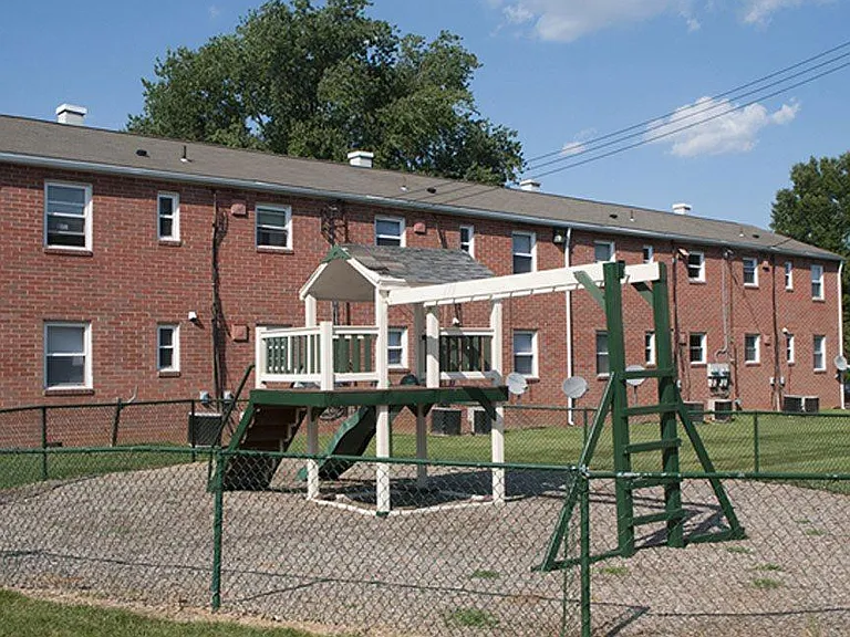 Frederick Greenes Apartments — Photo 2