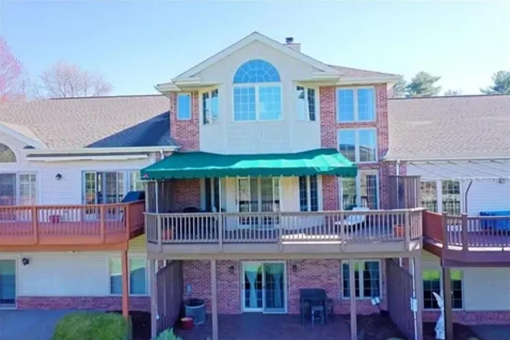 3 bed, 3090 sqft, $3,100 — Photo 2
