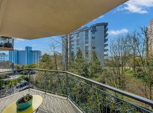 1930 Marine Dr #404, West Vancouver, BC V7V1J8