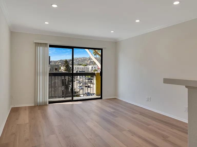 RENOVATED 1 BED 1 BATH - UNIT #309 TOP FLOOR