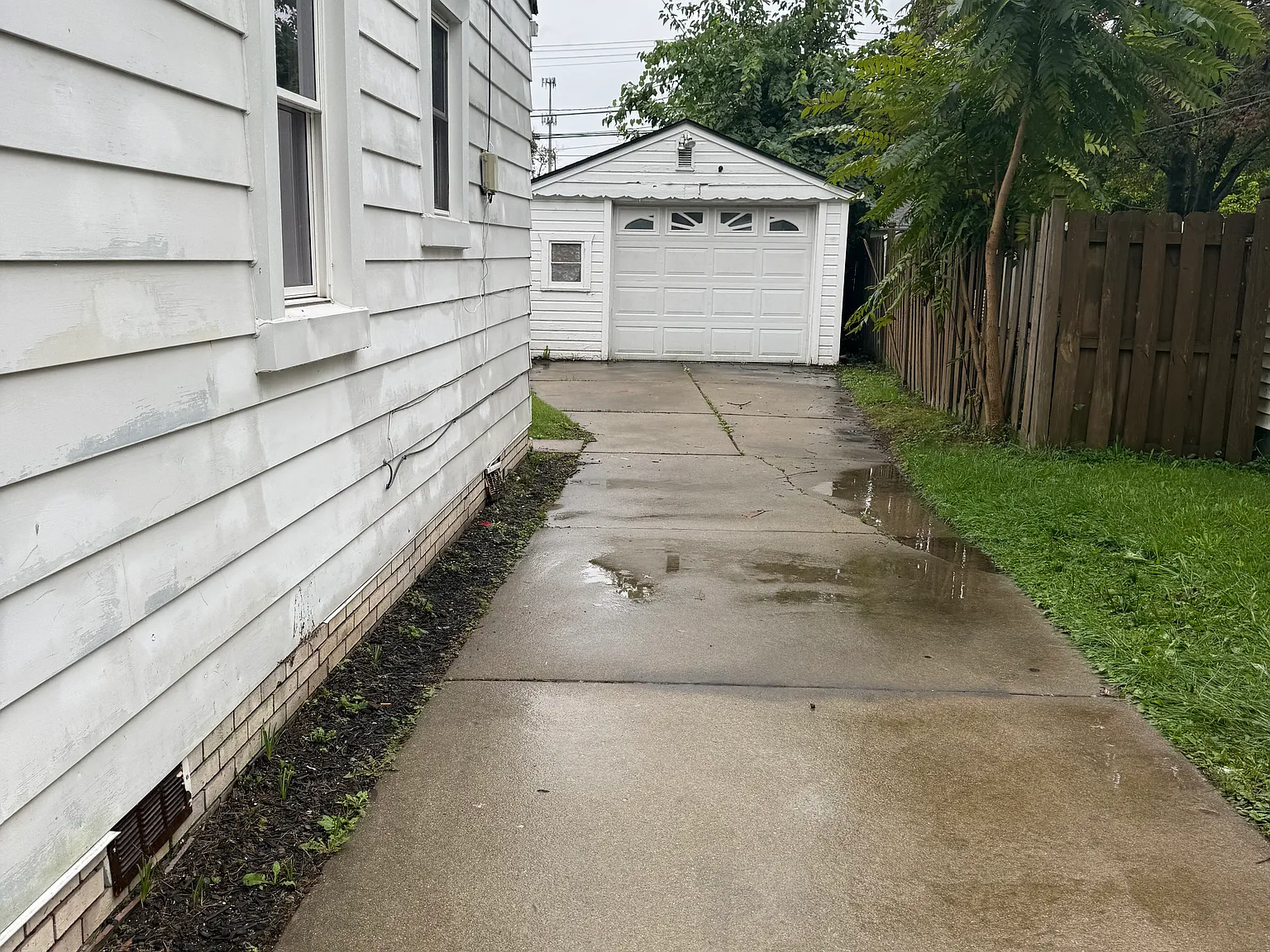 4 bed, 1000 sqft, $1,700 — Photo 2